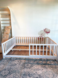 Montessori Railing Bed in Queen with 4 sides